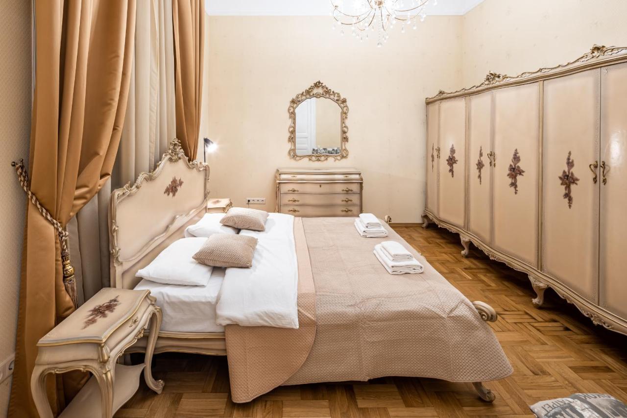 3 Bedrooms Royal Italian Style In An Austrian Building, Parking, Balcony Lviv Eksteriør bilde