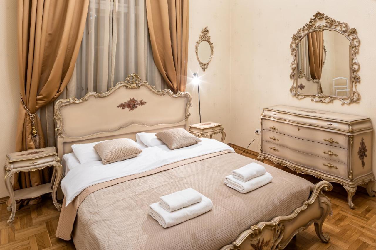 3 Bedrooms Royal Italian Style In An Austrian Building, Parking, Balcony Lviv Eksteriør bilde