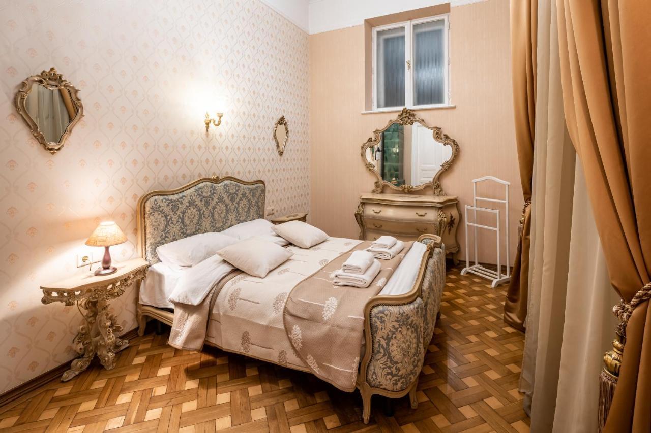 3 Bedrooms Royal Italian Style In An Austrian Building, Parking, Balcony Lviv Eksteriør bilde
