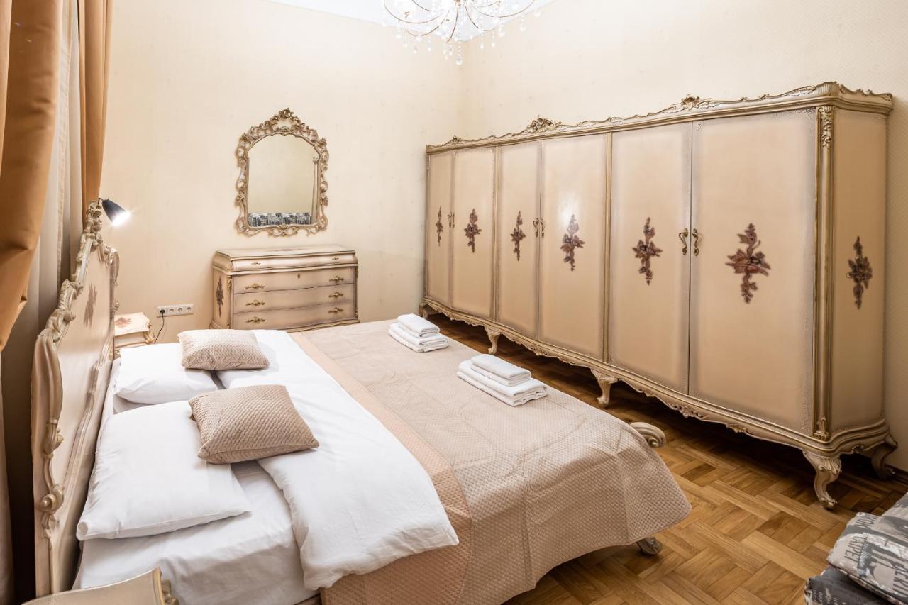 3 Bedrooms Royal Italian Style In An Austrian Building, Parking, Balcony Lviv Eksteriør bilde