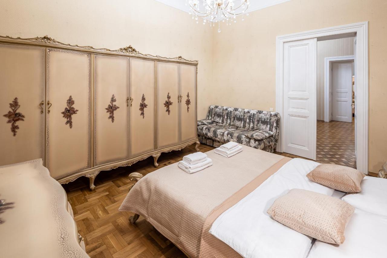 3 Bedrooms Royal Italian Style In An Austrian Building, Parking, Balcony Lviv Eksteriør bilde