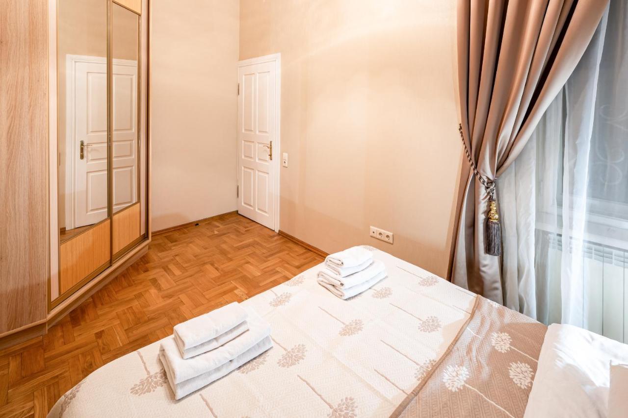 3 Bedrooms Royal Italian Style In An Austrian Building, Parking, Balcony Lviv Eksteriør bilde