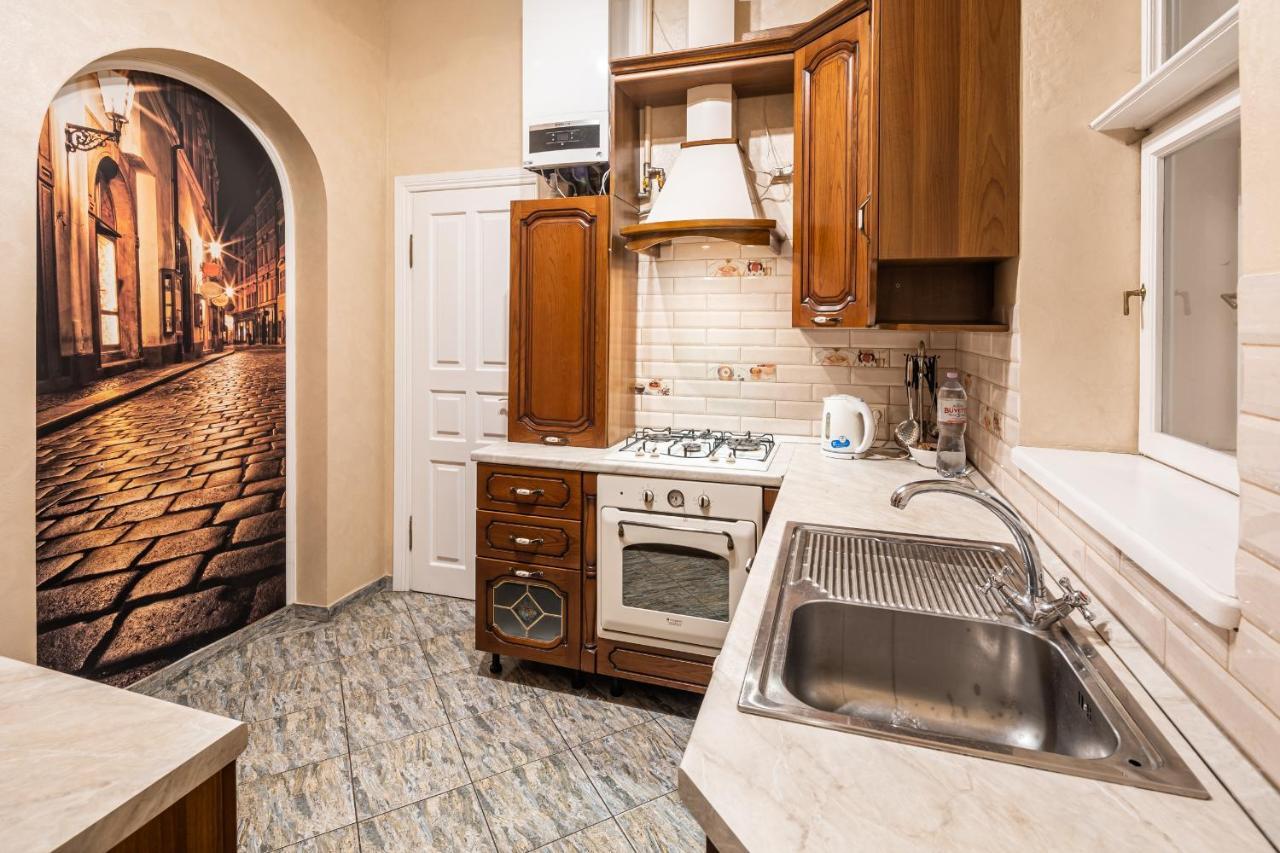 3 Bedrooms Royal Italian Style In An Austrian Building, Parking, Balcony Lviv Eksteriør bilde