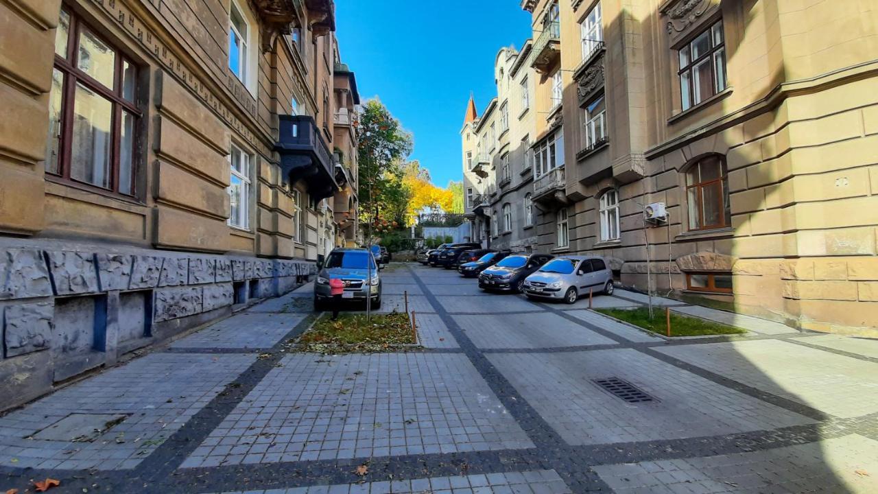 3 Bedrooms Royal Italian Style In An Austrian Building, Parking, Balcony Lviv Eksteriør bilde