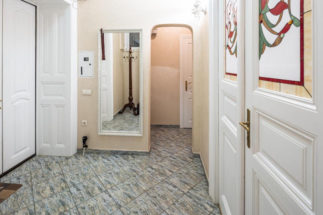 3 Bedrooms Royal Italian Style In An Austrian Building, Parking, Balcony Lviv Eksteriør bilde