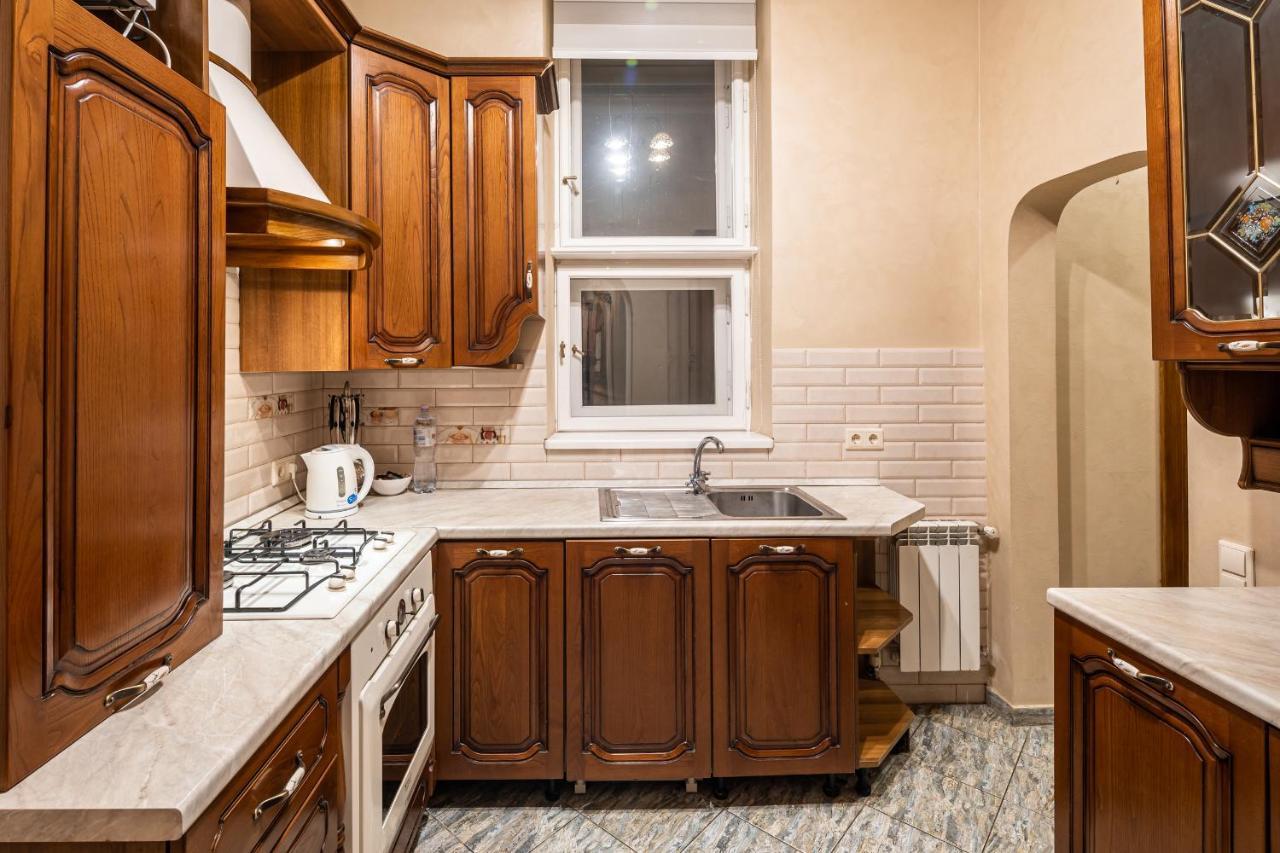3 Bedrooms Royal Italian Style In An Austrian Building, Parking, Balcony Lviv Eksteriør bilde