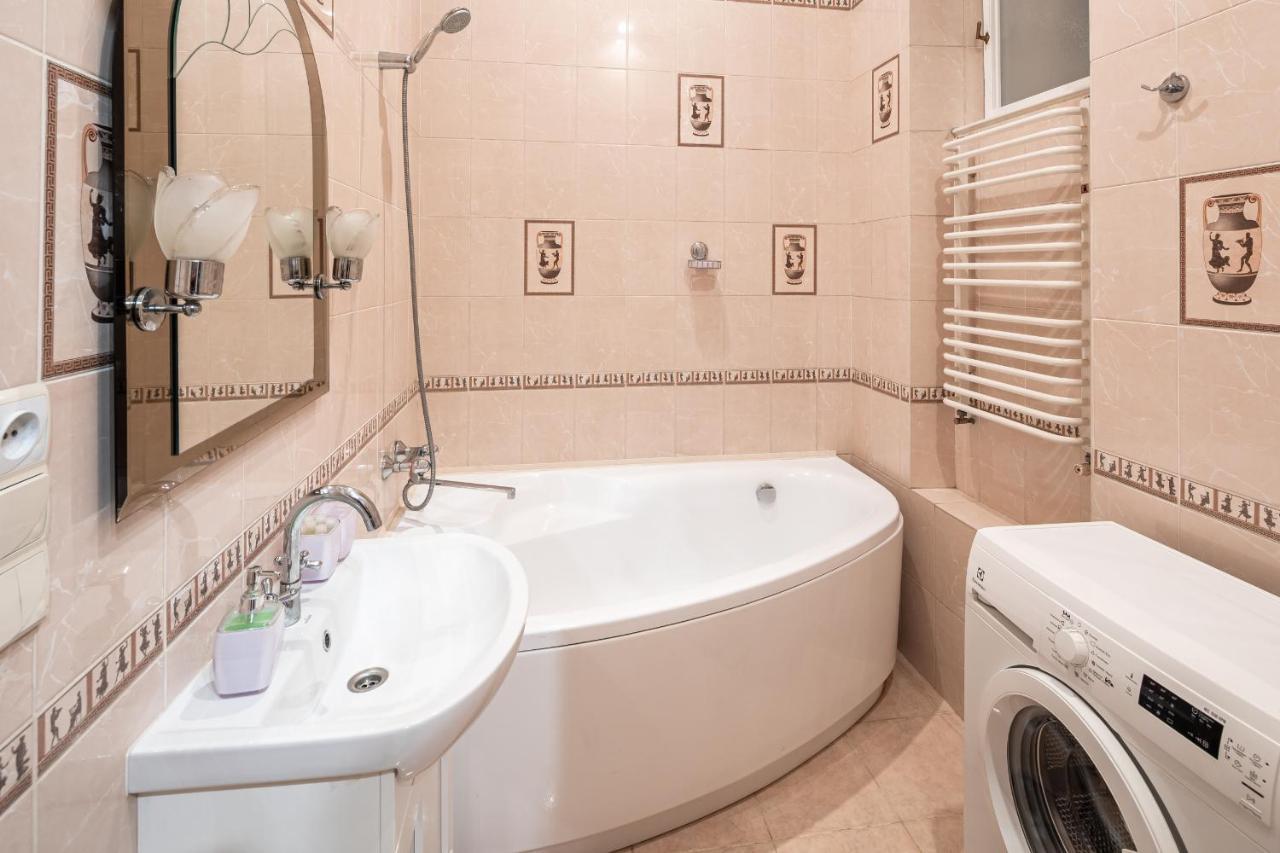 3 Bedrooms Royal Italian Style In An Austrian Building, Parking, Balcony Lviv Eksteriør bilde