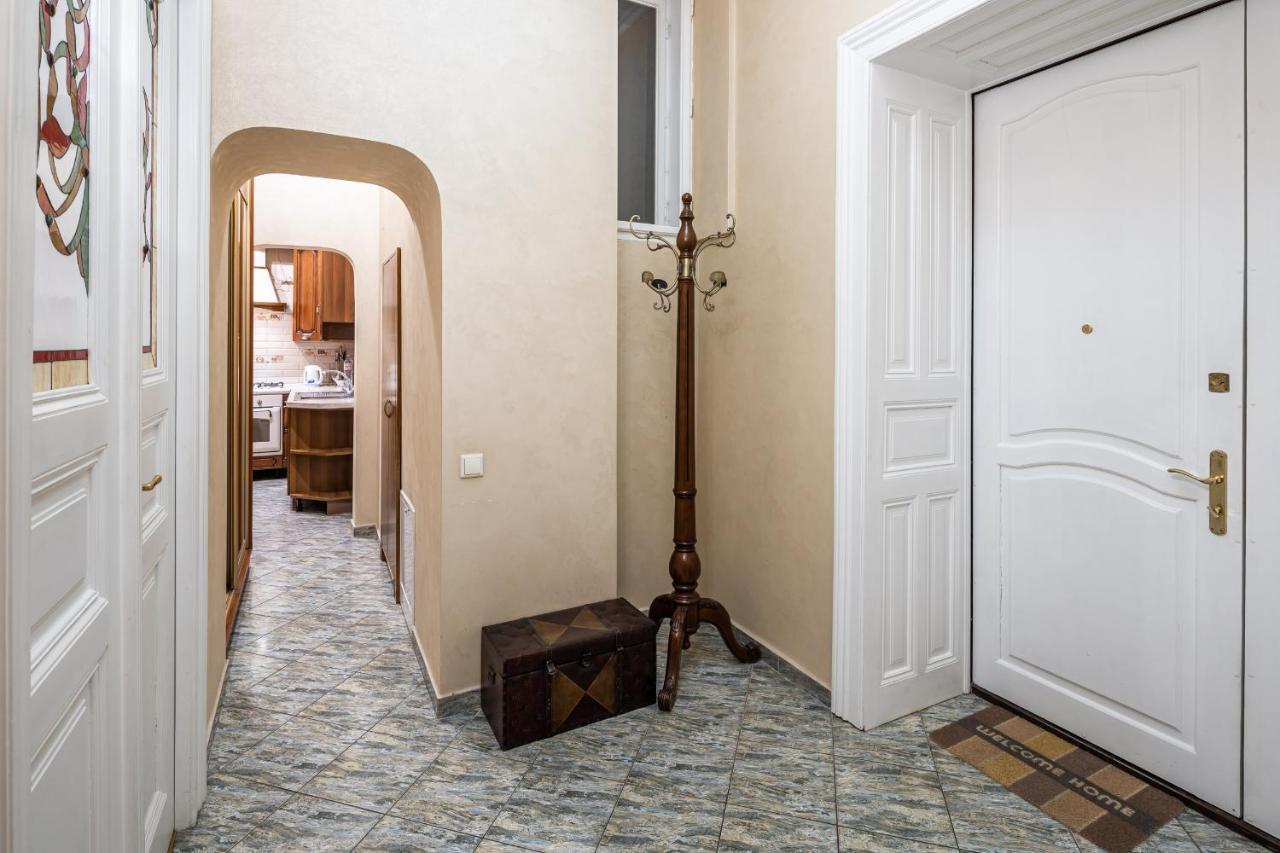 3 Bedrooms Royal Italian Style In An Austrian Building, Parking, Balcony Lviv Eksteriør bilde