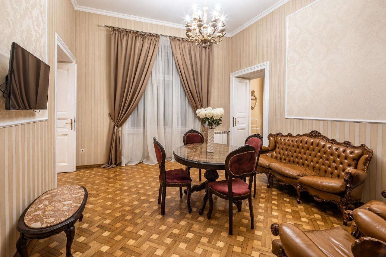 3 Bedrooms Royal Italian Style In An Austrian Building, Parking, Balcony Lviv Eksteriør bilde
