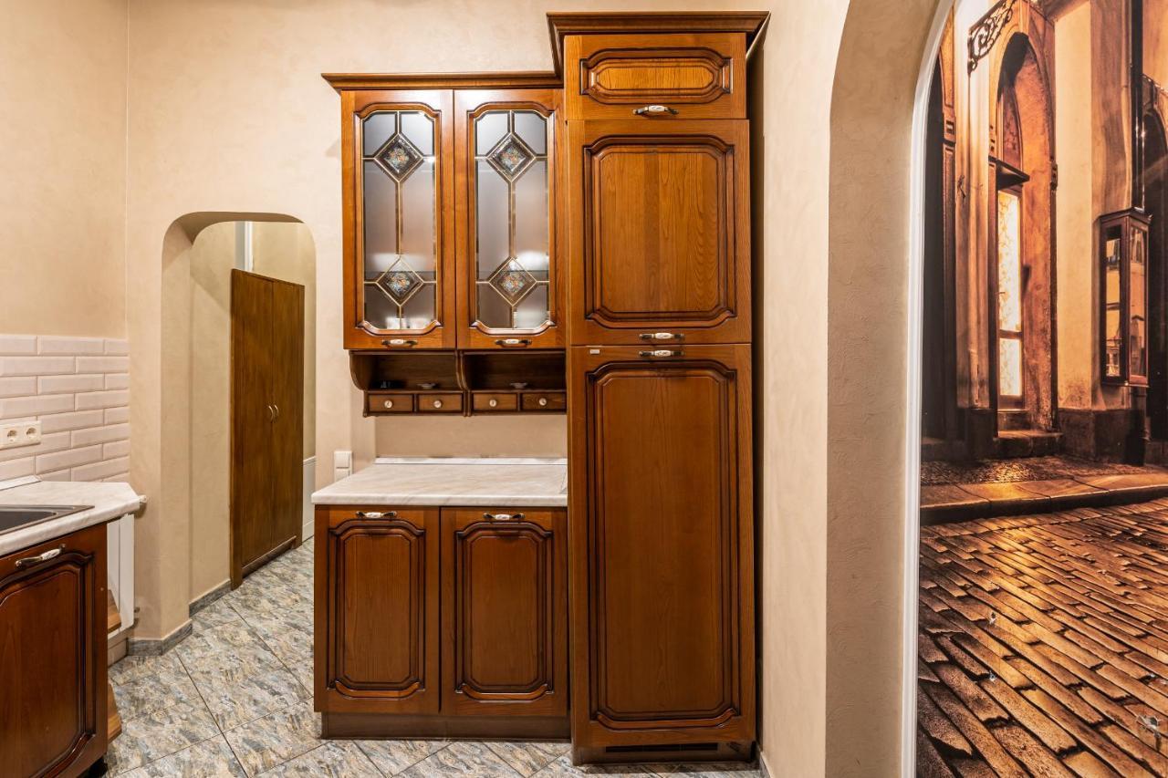 3 Bedrooms Royal Italian Style In An Austrian Building, Parking, Balcony Lviv Eksteriør bilde